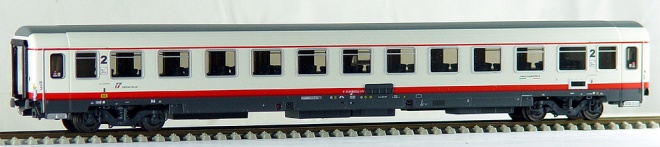 Passenger car 2nd class type Z for "Frecciabianca" train<br /><a href='images/pictures/ACME/70083a.jpg' target='_blank'>Full size image</a>